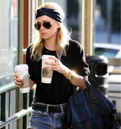 Clbrits Starbucks: Jumelles Olsen et Starbucks
